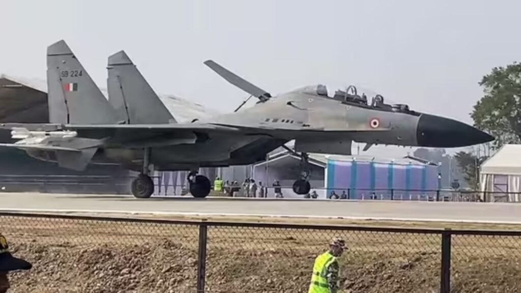 पुणे एयरपोर्ट पर एयरफोर्स के विमान की हार्ड लैंडिंग, जानें क्या और क्यों होती है ये?