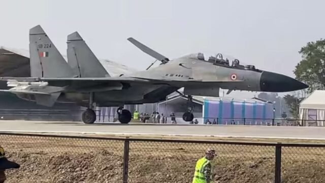 पुणे एयरपोर्ट पर एयरफोर्स के विमान की हार्ड लैंडिंग, जानें क्या और क्यों होती है ये?