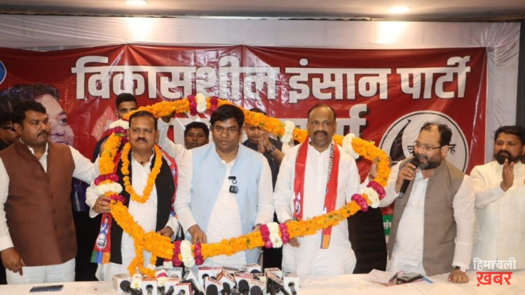 चुनाव से पहले ओपी राजभर को झटका, प्रदेश अध्यक्ष प्रेम चंद्र कश्यप और पूर्व मंत्री अच्छे लाल निषाद ने थामा VIP का दामन
